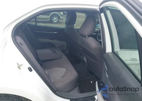 2019 Toyota Camry Le z USA, uszkodzony, nr VIN 4T1B11HK9KU852940